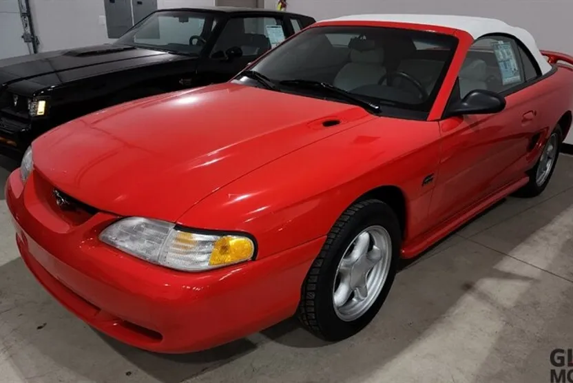 1994 Ford Mustang GT Convertible photo 1
