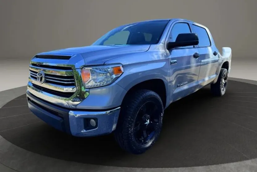 2016 Toyota Tundra CrewMax SR5 photo 1