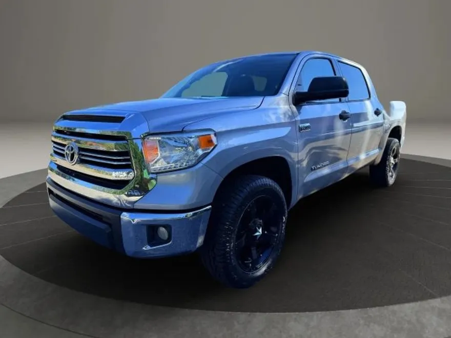 2016 Toyota Tundra CrewMax SR5 photo 1