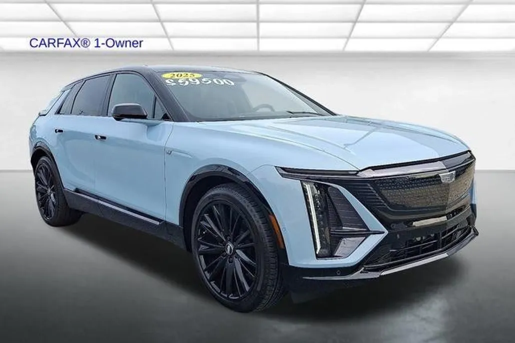 2025 Cadillac Lyriq Sport photo 1