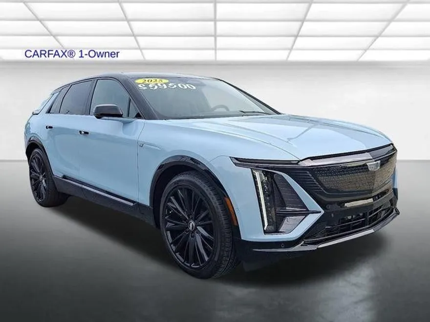 2025 Cadillac Lyriq Sport photo 1