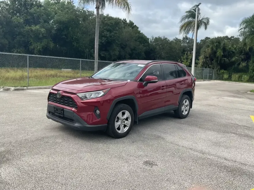 2020 Toyota RAV4 XLE photo 1