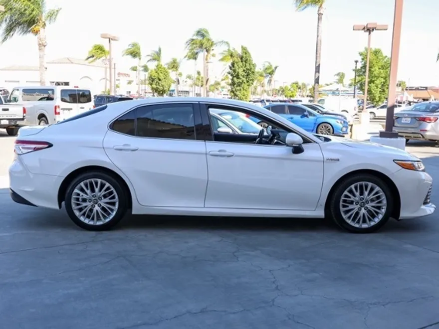 2018 Toyota Camry Hybrid XLE photo 1
