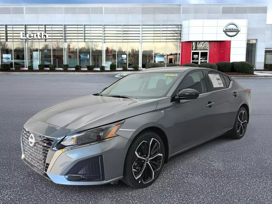 2025 Nissan Altima SR photo 1