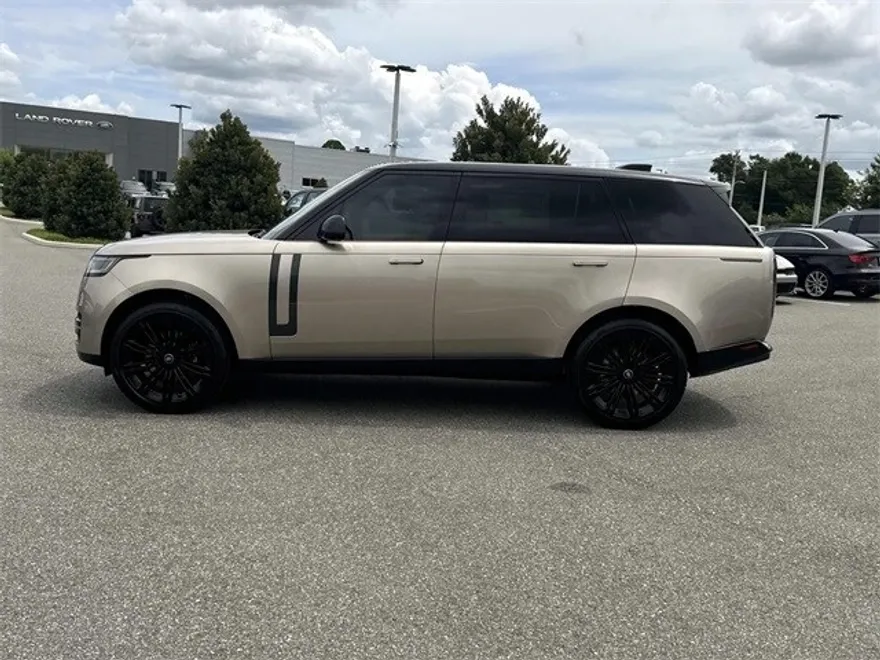 2025 Land Rover Range Rover SE photo 1