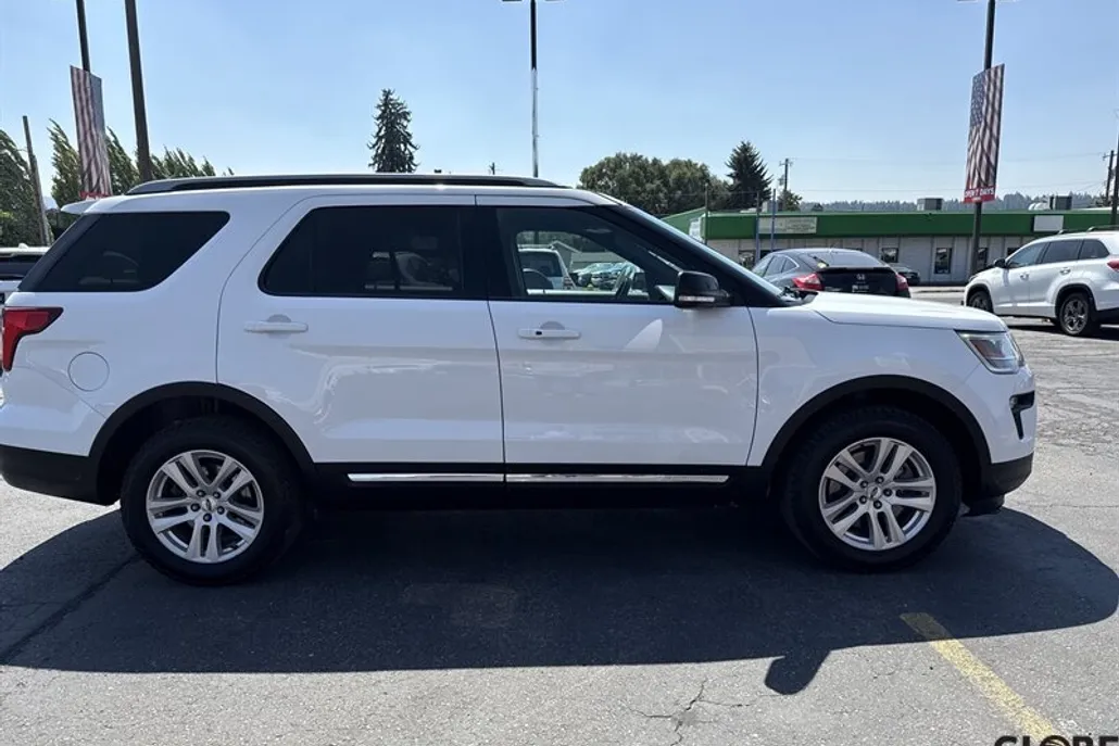 2018 Ford Explorer XLT photo 1