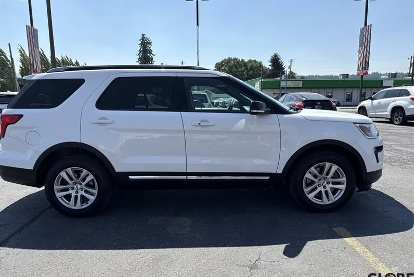 2018 Ford Explorer XLT photo 1