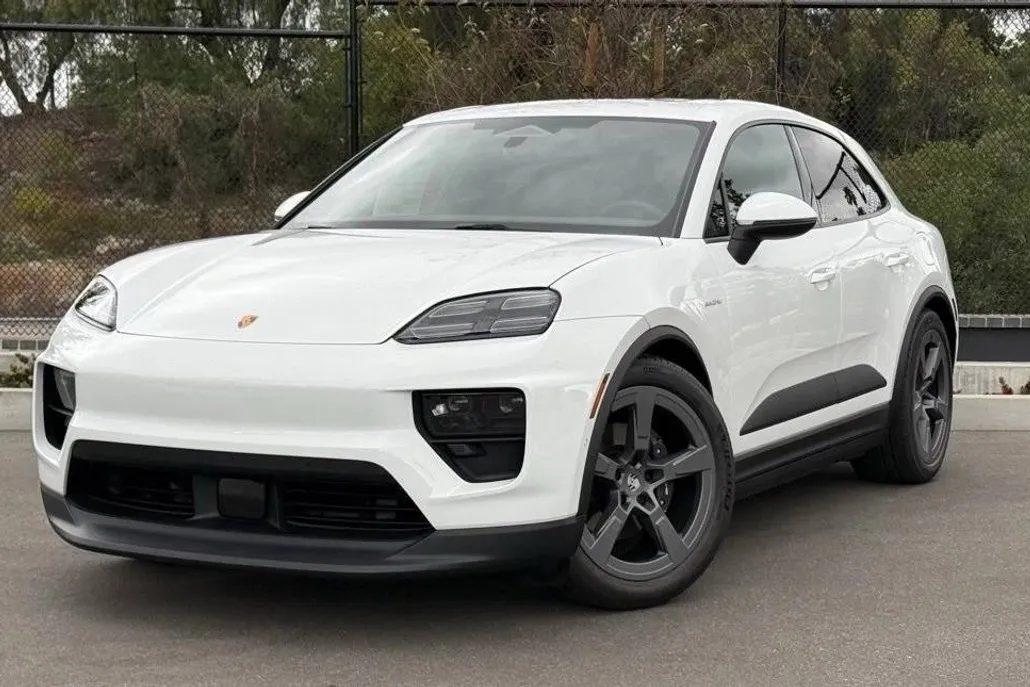 2025 Porsche Macan Electric photo 1
