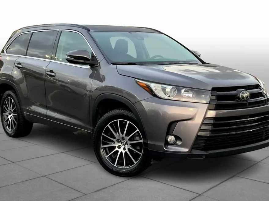 2018 Toyota Highlander SE photo 1