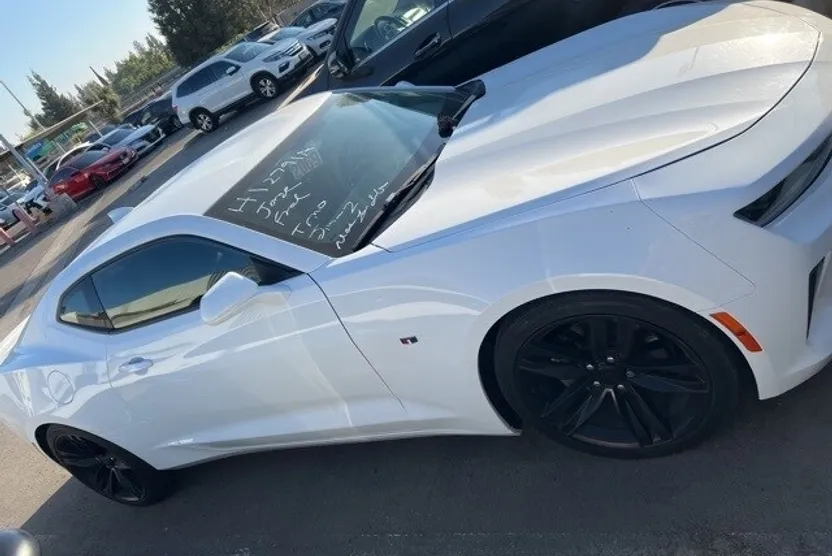 2017 Chevrolet Camaro 1LT photo 1
