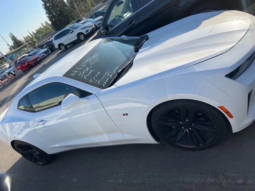 2017 Chevrolet Camaro 1LT photo 1