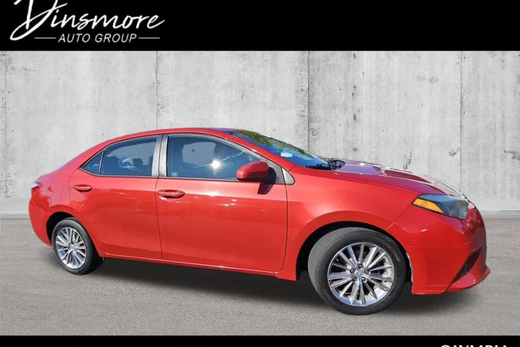 2015 Toyota Corolla LE Plus photo 1