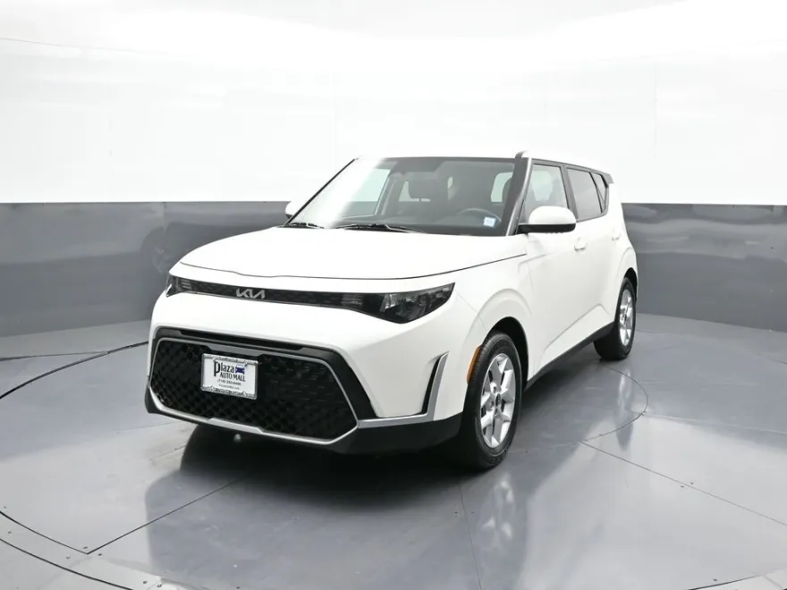 2023 Kia Soul S photo 1