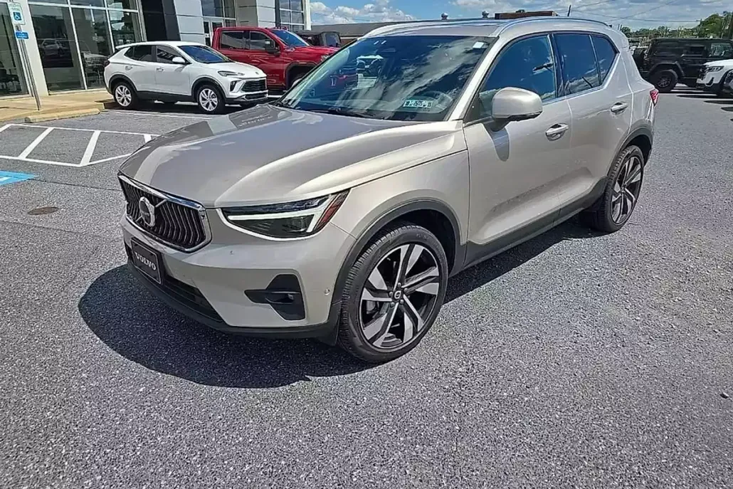 2024 Volvo XC40 AWD Ultimate photo 1