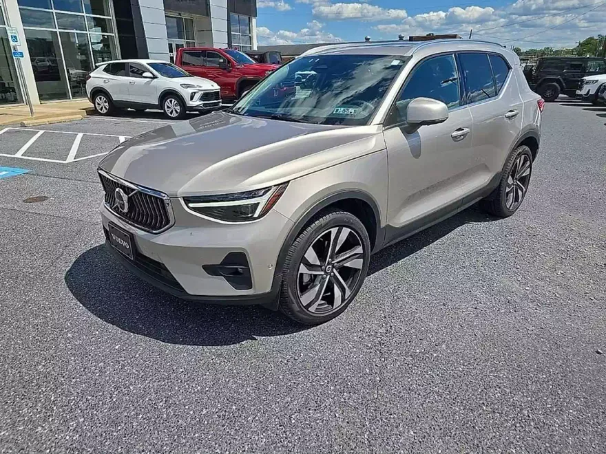 2024 Volvo XC40 AWD Ultimate photo 1