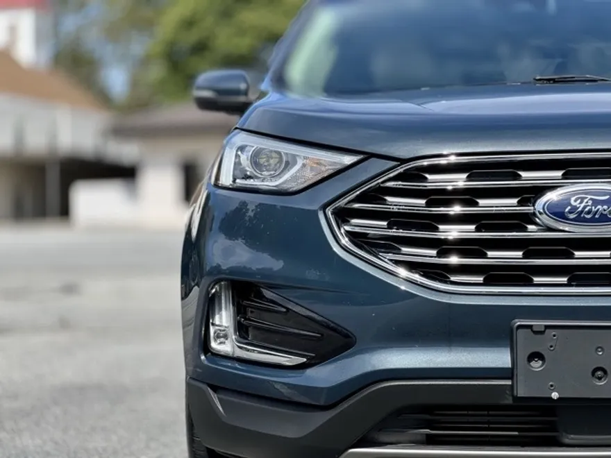 2019 Ford Edge SEL photo 1
