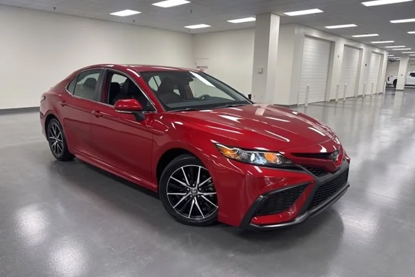 2023 Toyota Camry SE photo 1