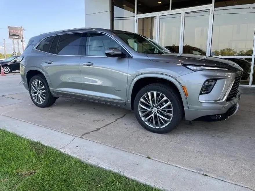 2025 Buick Enclave Avenir photo 1