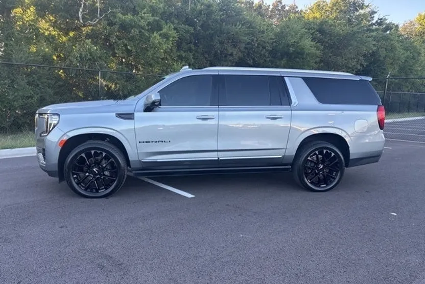 2023 Gmc Yukon XL Denali photo 1
