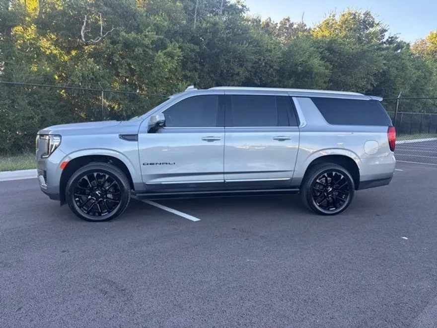 2023 Gmc Yukon XL Denali photo 1