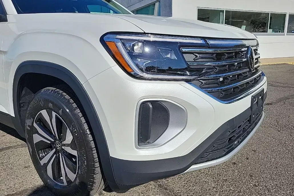 2026 Volkswagen Atlas SE photo 1