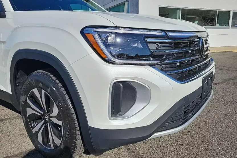 2026 Volkswagen Atlas SE photo 1
