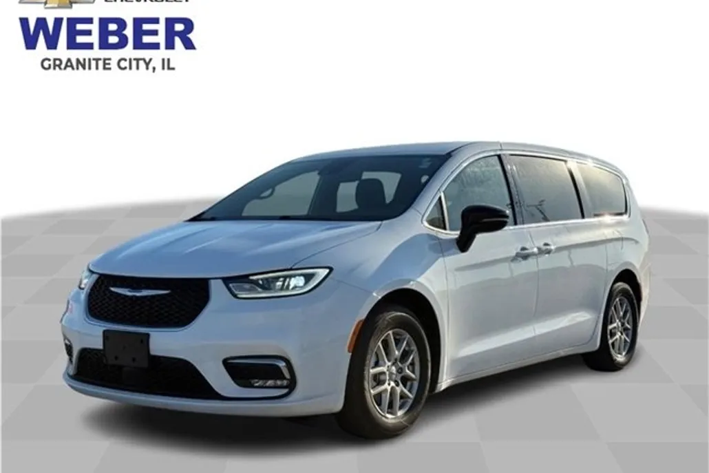 2024 Chrysler Pacifica Touring photo 1