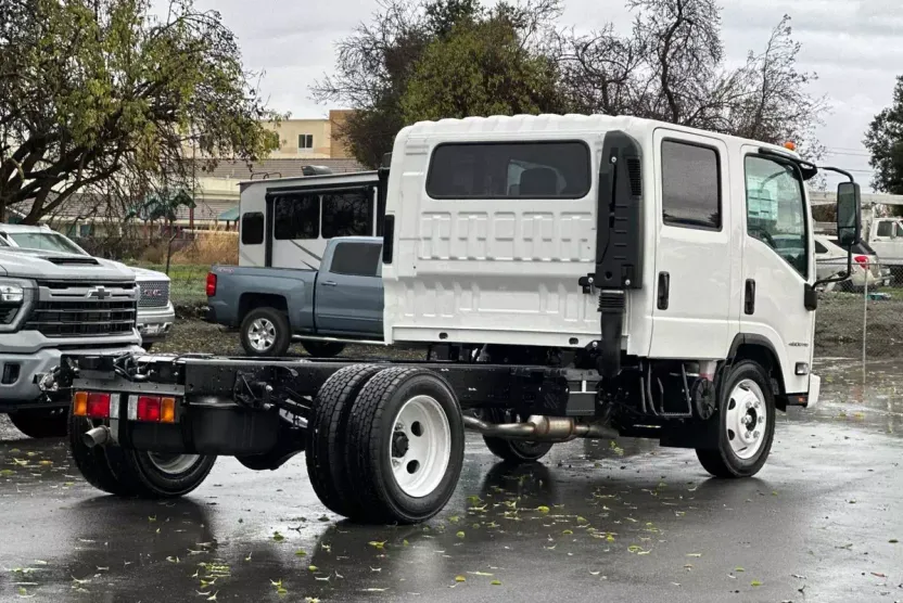 2025 Chevrolet Silverado 4500HD photo 1