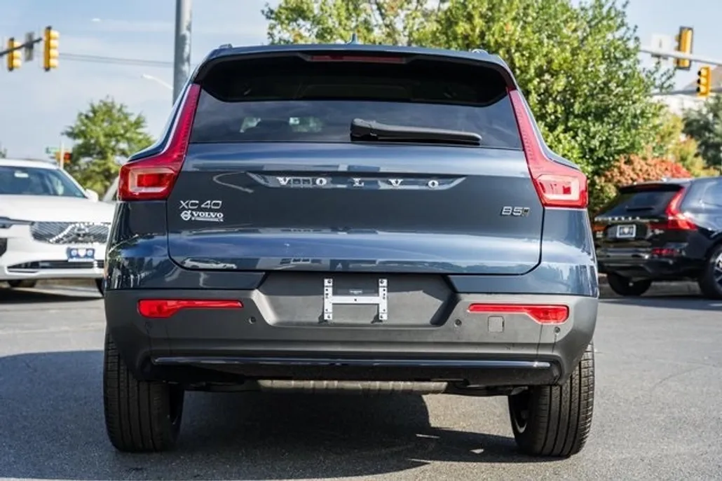 2026 Volvo XC40 AWD photo 1
