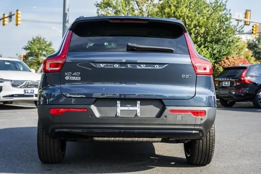 2026 Volvo XC40 AWD photo 1