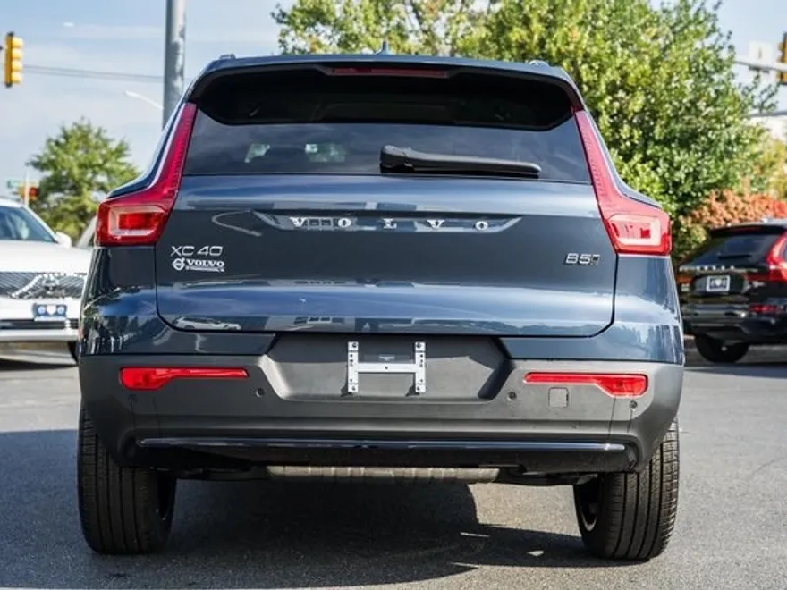 2026 Volvo XC40 AWD photo 1