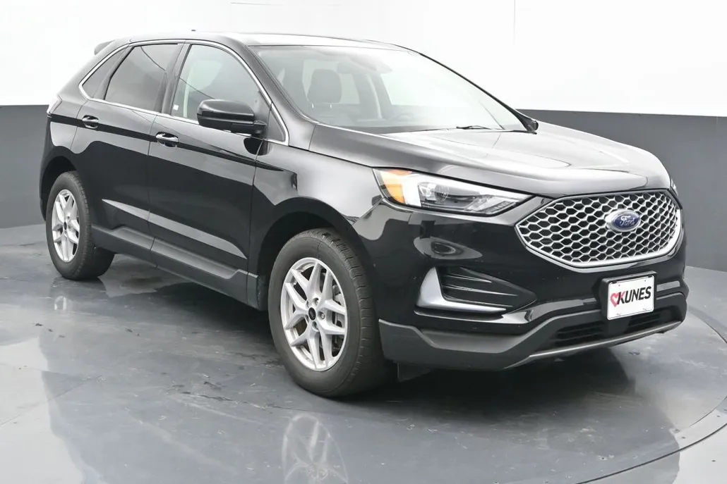 2024 Ford Edge SEL photo 1