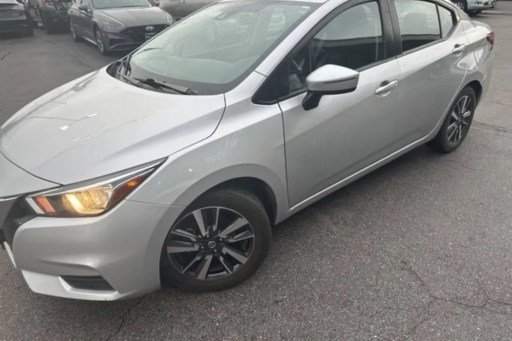 2021 Nissan Versa 1.6 SV photo 1