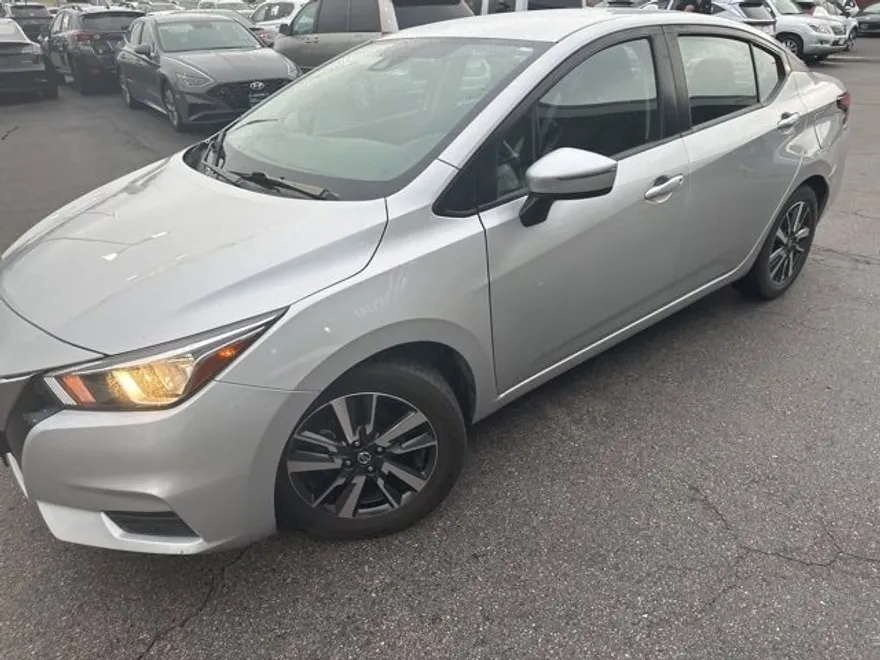 2021 Nissan Versa 1.6 SV photo 1