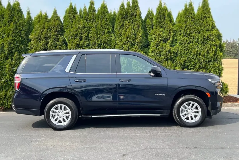 2023 Chevrolet Tahoe LT photo 1