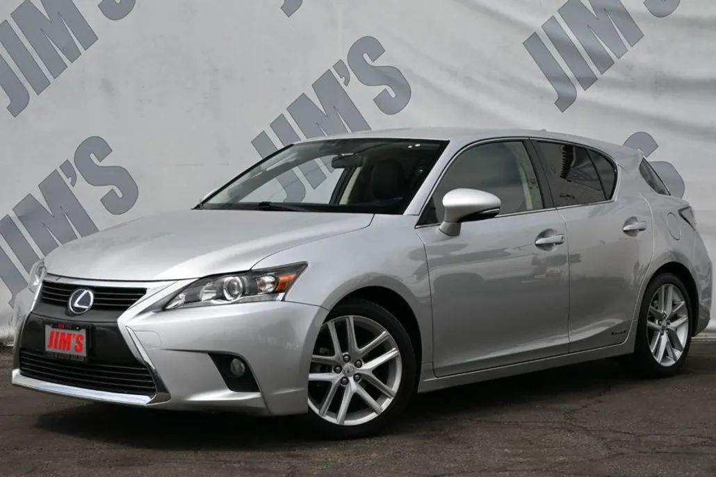 2016 Lexus CT 200h photo 1