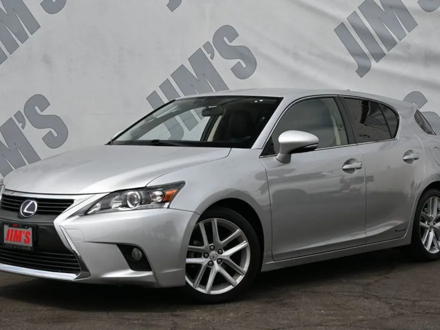 2016 Lexus CT 200h photo 1