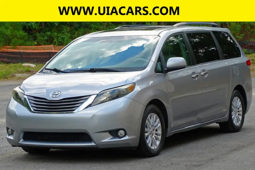 2011 Toyota Sienna XLE photo 1