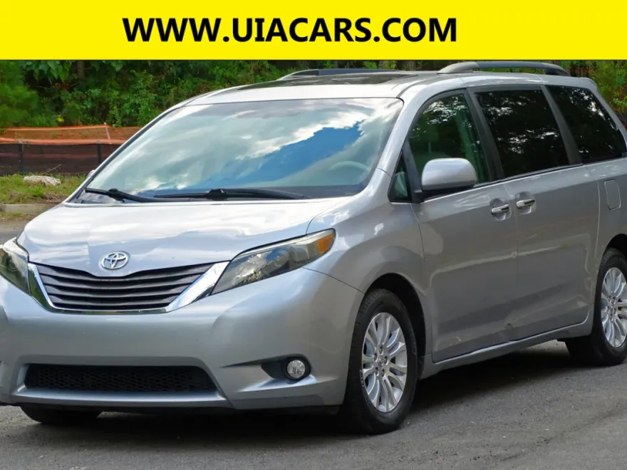 2011 Toyota Sienna XLE photo 1