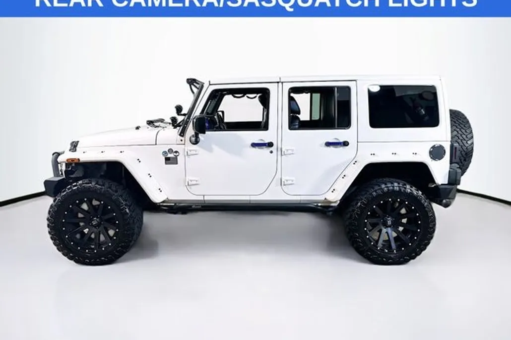 2014 Jeep Wrangler Unlimited Sahara photo 1