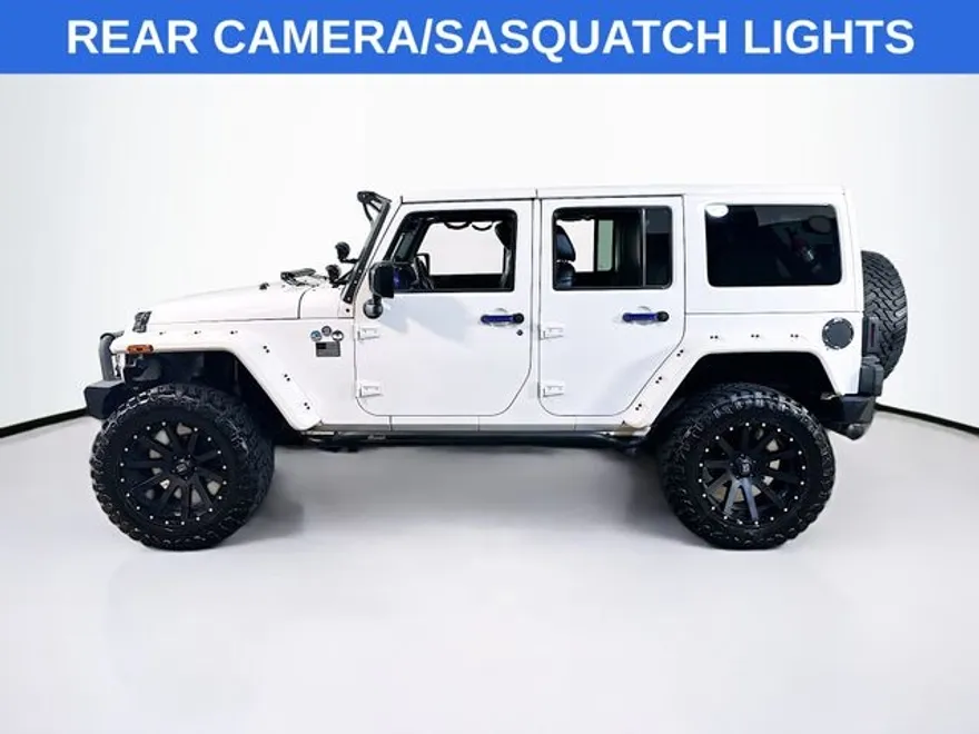 2014 Jeep Wrangler Unlimited Sahara photo 1