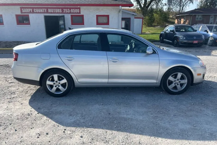 2009 Volkswagen Jetta SEL photo 1