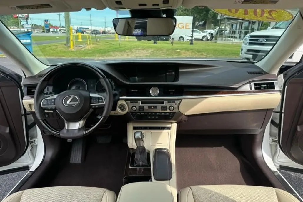 2016 Lexus ES 350 photo 1