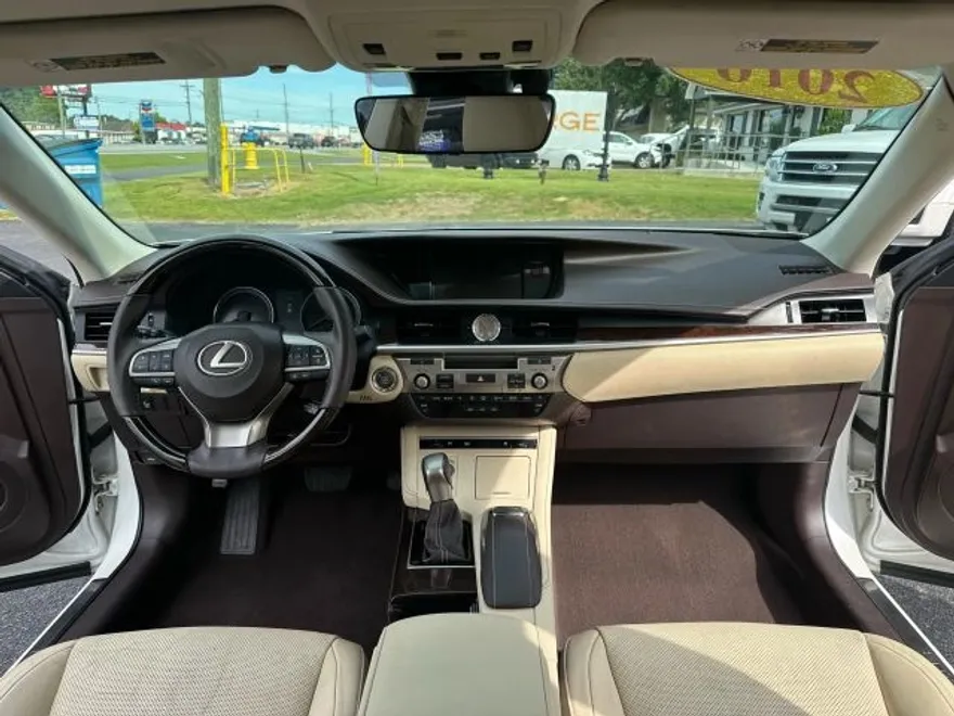 2016 Lexus ES 350 photo 1