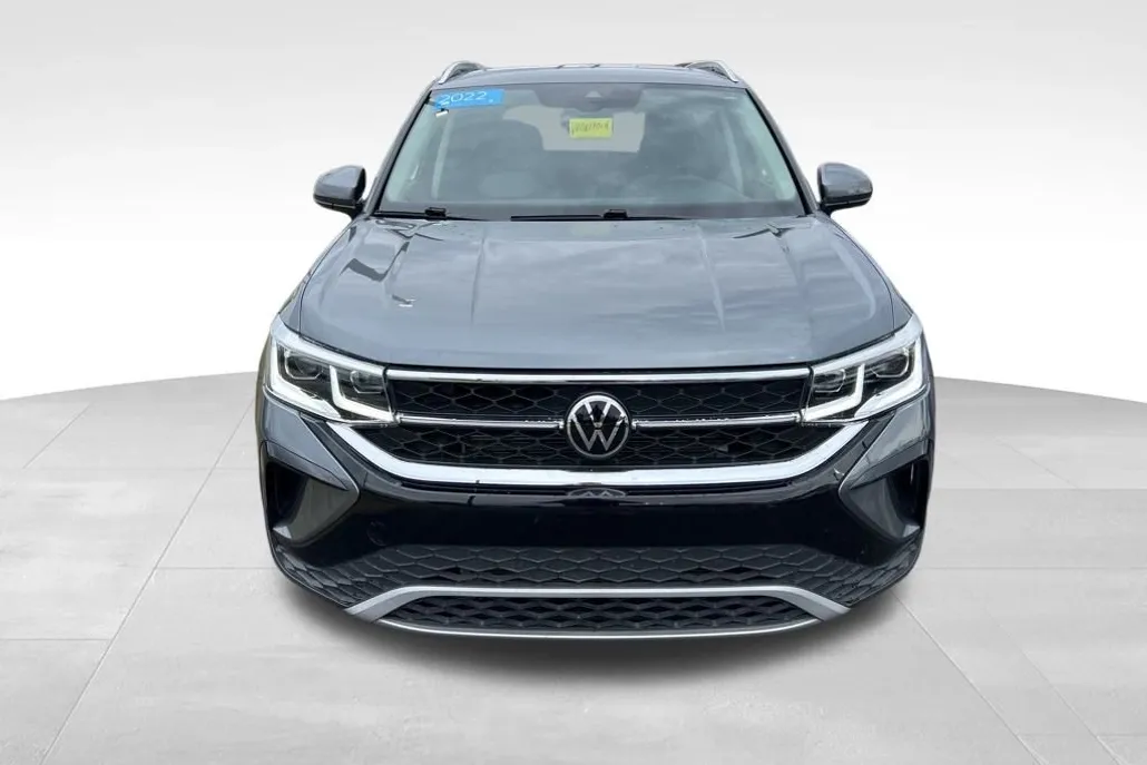 2022 Volkswagen Taos SEL photo 1