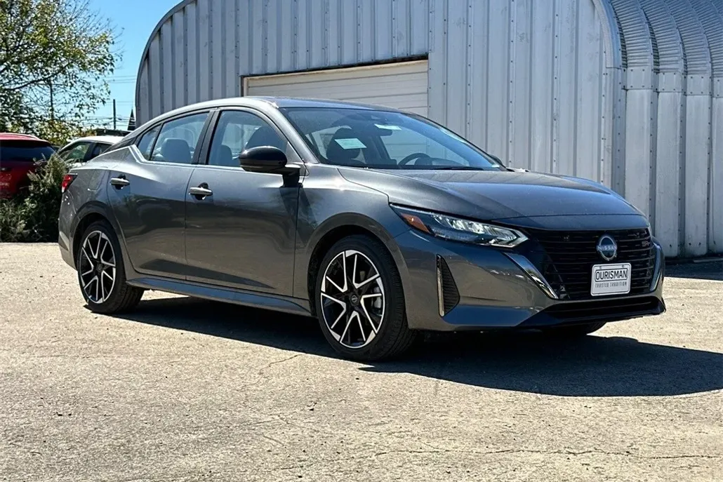 2025 Nissan Sentra SR photo 1