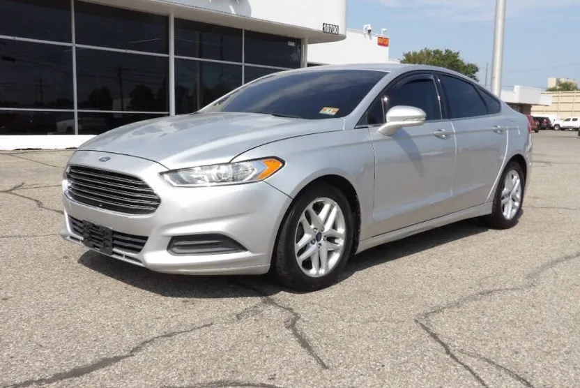 2015 Ford Fusion SE photo 1