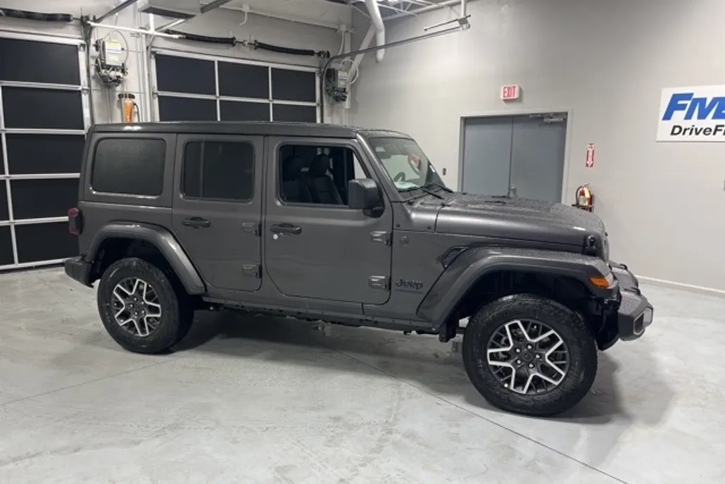 2025 Jeep Wrangler Sahara photo 1