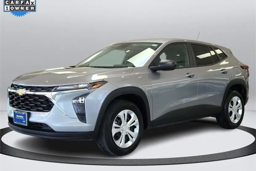2024 Chevrolet Trax LS photo 1