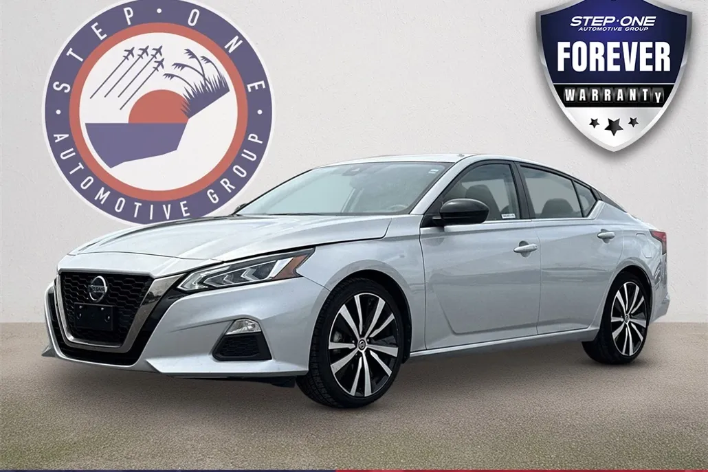 2022 Nissan Altima 2.5 SR photo 1